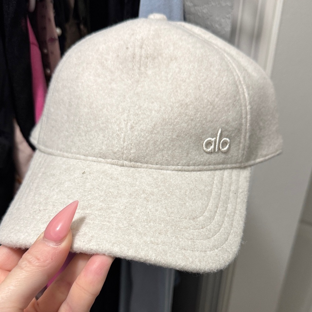 ALO Yoga women’s Cream Wool-Blend Baseball Cap